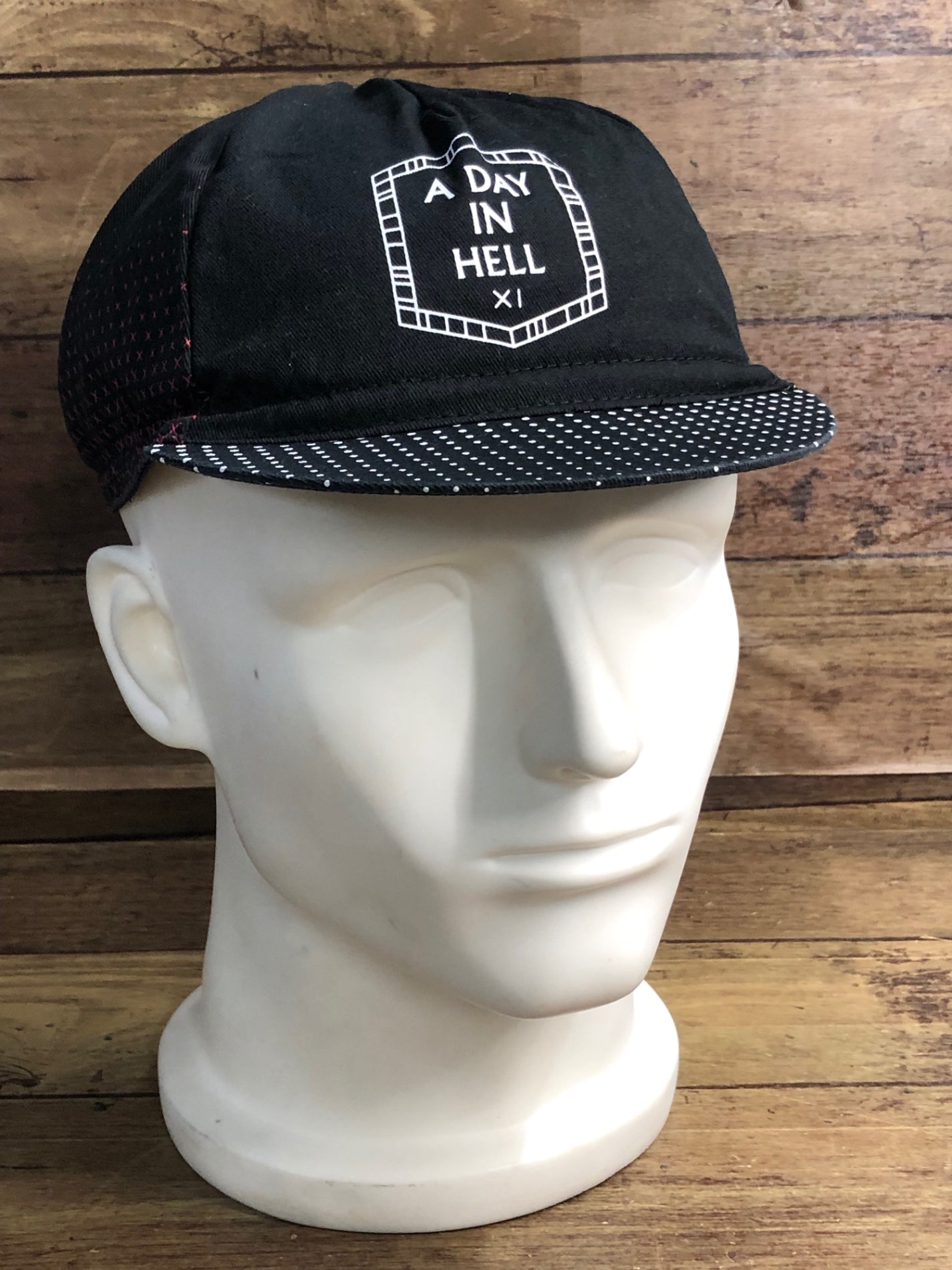 HU617 ラファ Rapha A DAY IN HELL CAP サイクルキャップ 黒 ONE SIZE