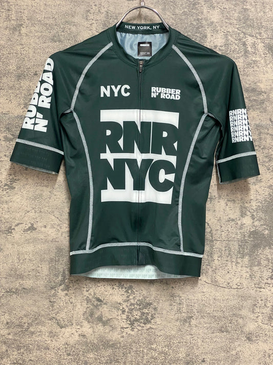 IZ238 ラバーアンドロード RUBBER N' ROAD RNRNYC 半袖 サイクルジャージ 深緑 XS