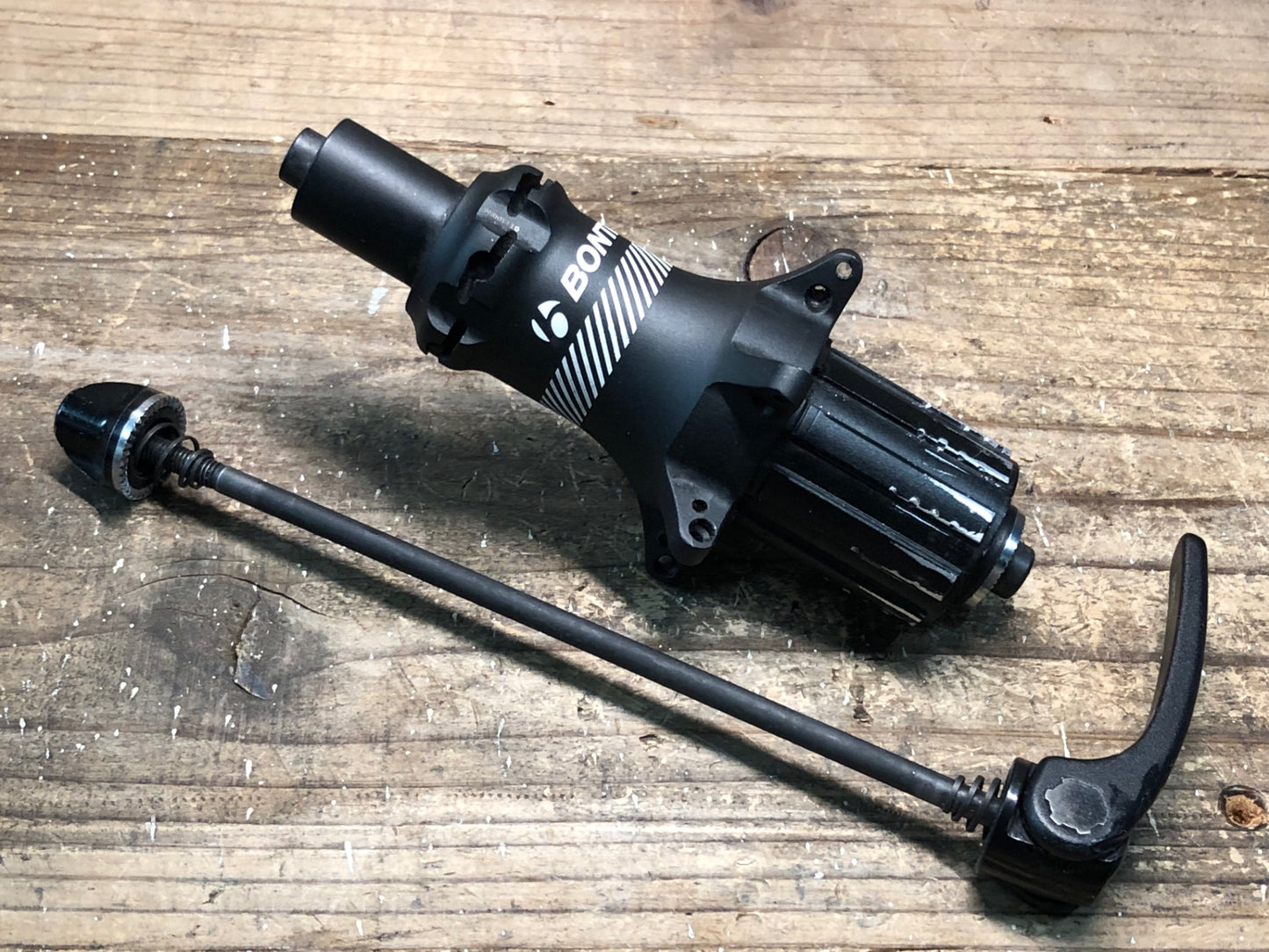 IV577 ボントレガー BONTRAGER AURA リアハブ シマノ11S