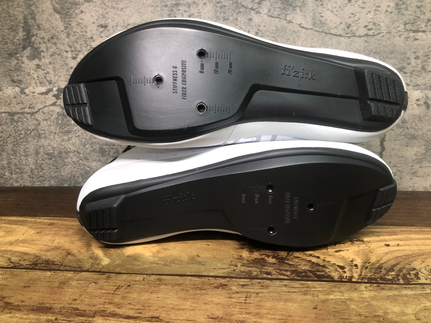 IV401 フィジーク Fizik Tempo Artica R5 Goretex ロードサイクリングシューズ EU41.5