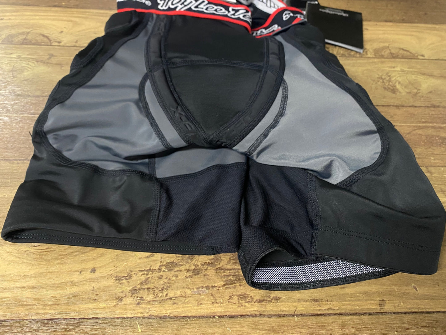 IR898 トロイリ― TroyLee Ⅾesigns BASE PROTECTIVE SHORTS 黒 LG 未使用品