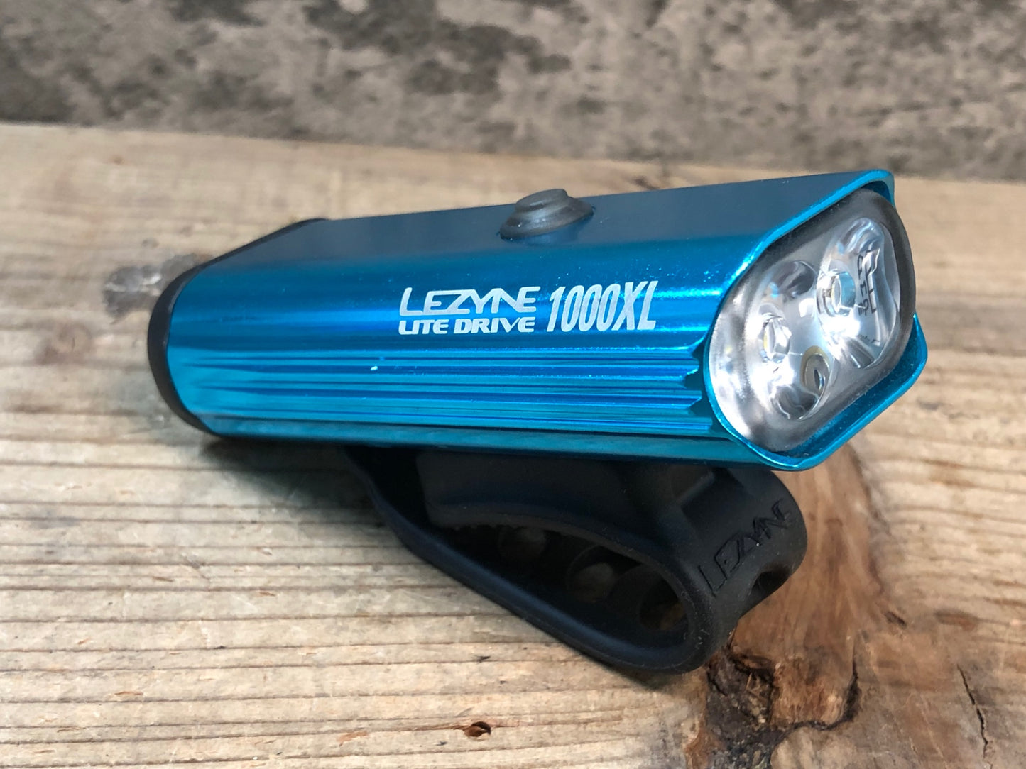 IX617 レザイン LEZYNE ライトドライブ LITE DRIVE 1000XL フロントライト