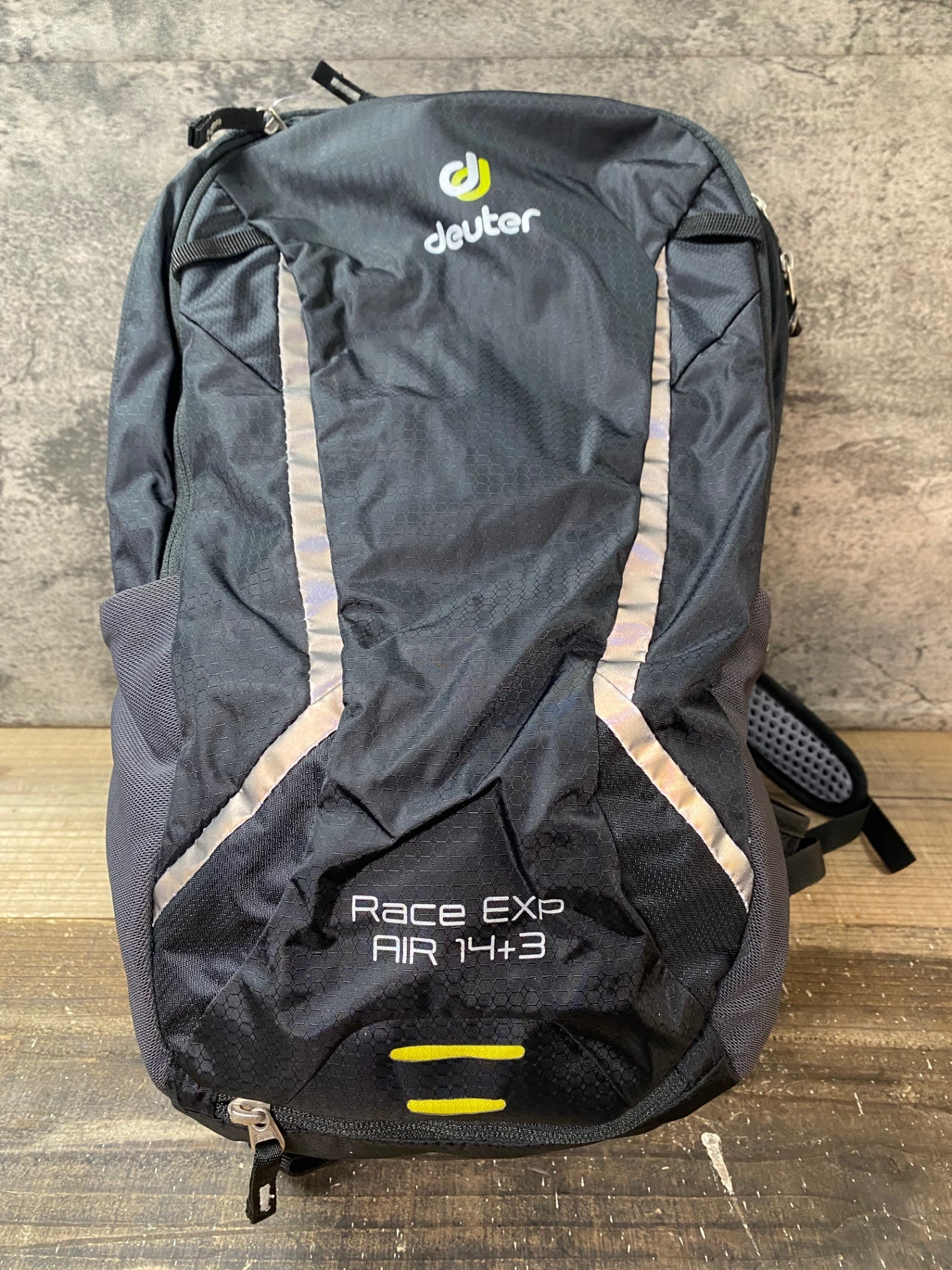 IQ988 ドイター deuter レース Race EXP AIR 14+3 リュック バックパック 黒