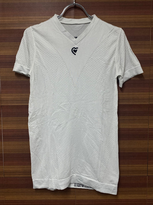 IS022 ピセイ PISSEI 半袖 べースレイヤー 白 サイズ不明