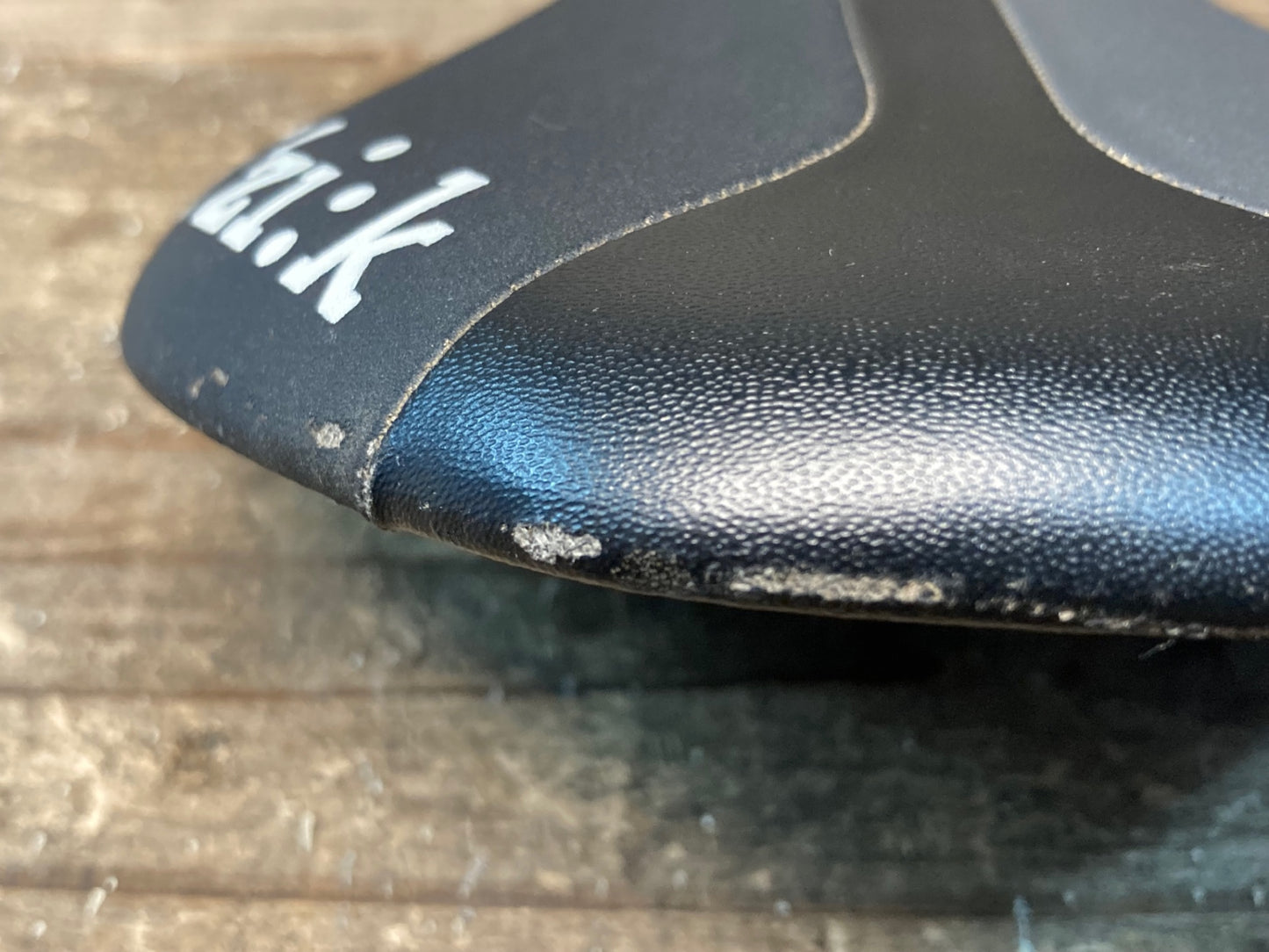 IM994 フィジーク fizik アンタレス ANTARES R3 サドル 黒 座面たわみ