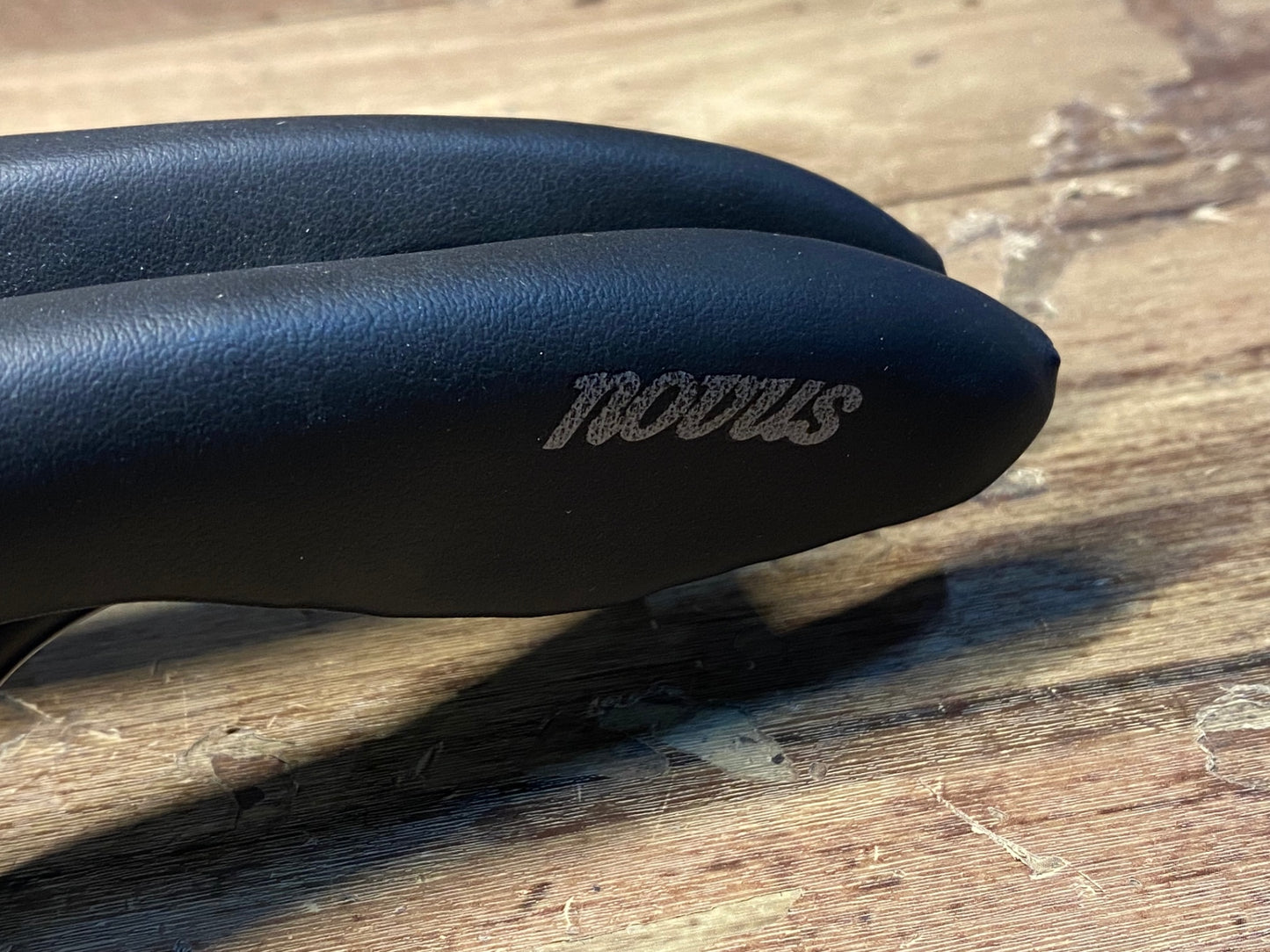 IC547 セライタリア selle italia ノヴァス novus SUPERFLOW サドル 黒 SMALL 134mm MANGANESEレール