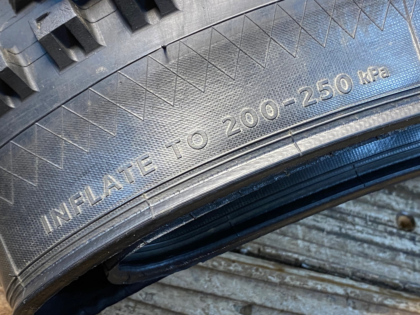 IZ346 IRC タンケン TANKEN 29x2.6HE チューブレスレディ クリンチャータイヤ