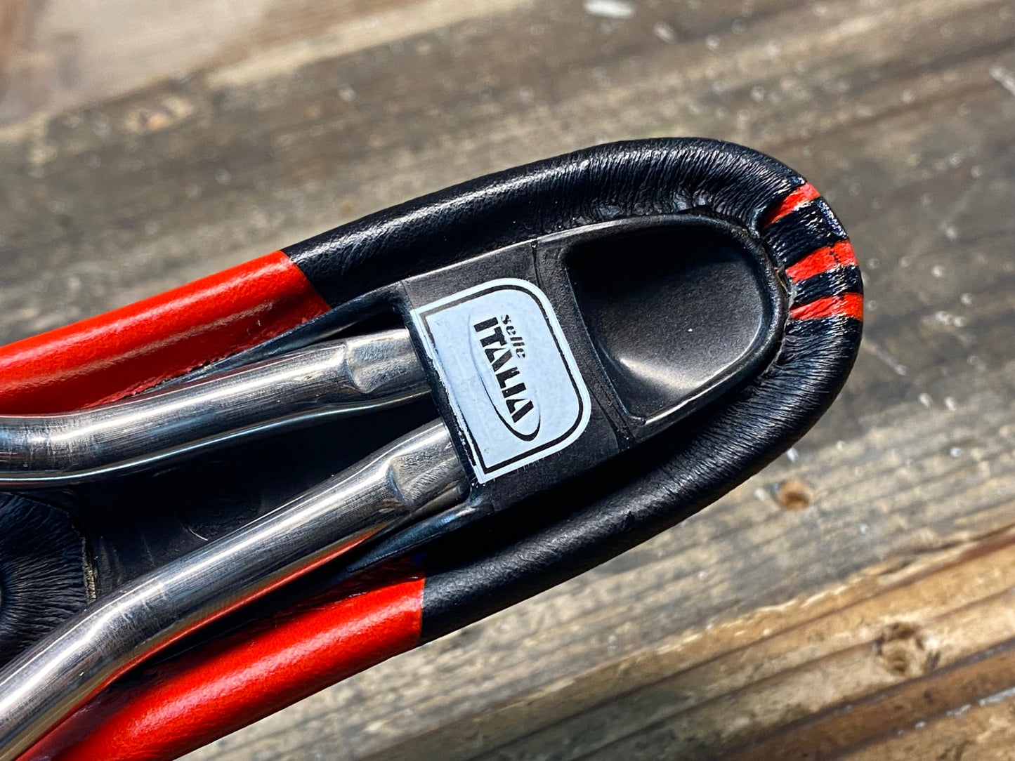 IS267 セライタリア selle italia SLR TEAM EDITION サドル 黒 赤 TI316レール