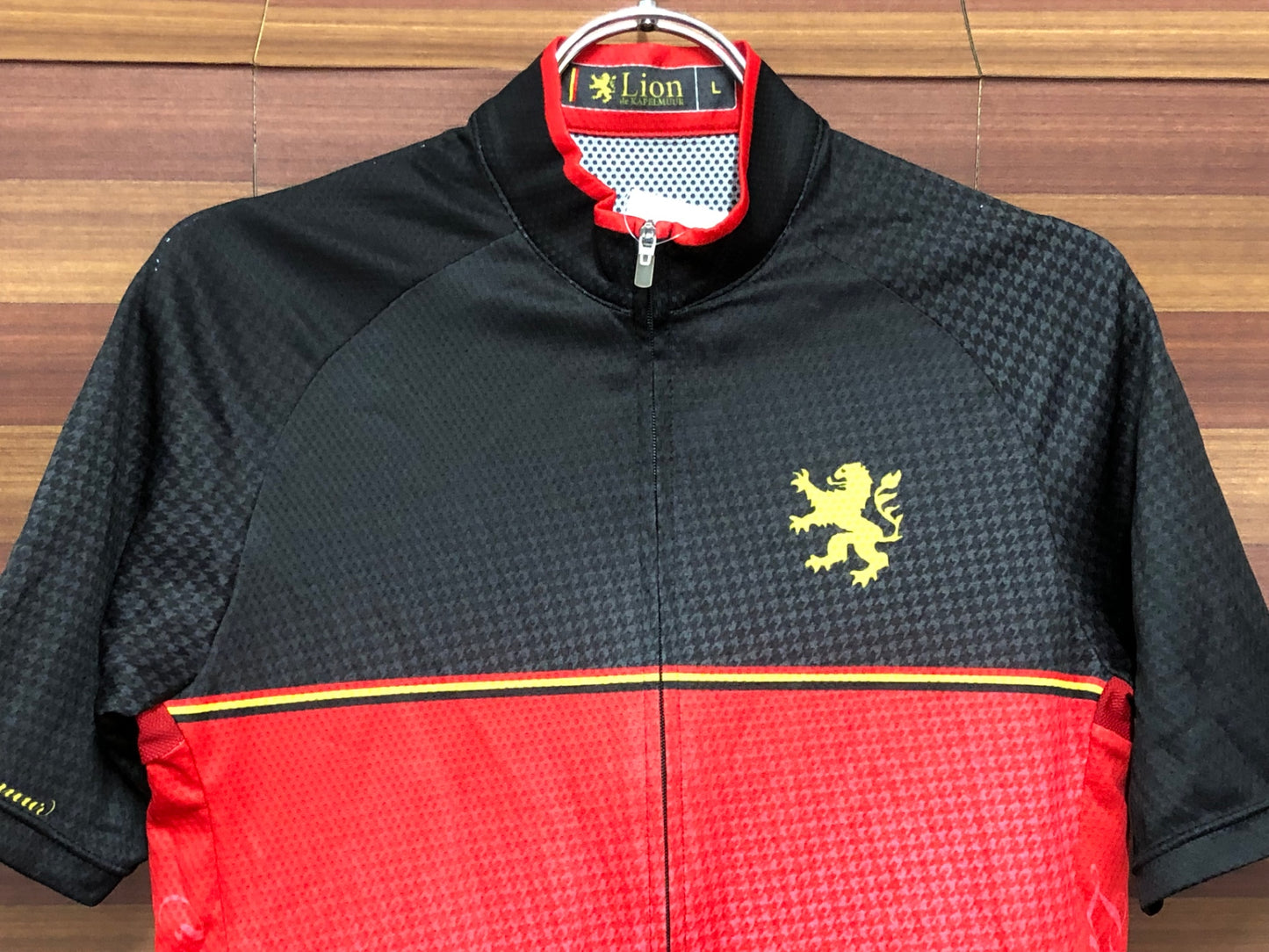 IQ843 リオンドカペルミュール Lion de KAPELMUU 半袖 サイクルジャージ 黒 赤 L