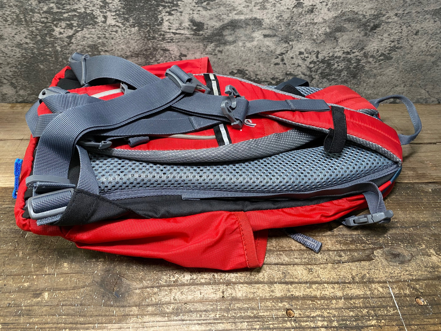 IT061 ドイター deuter cross bike 18 リュック バックパック 赤