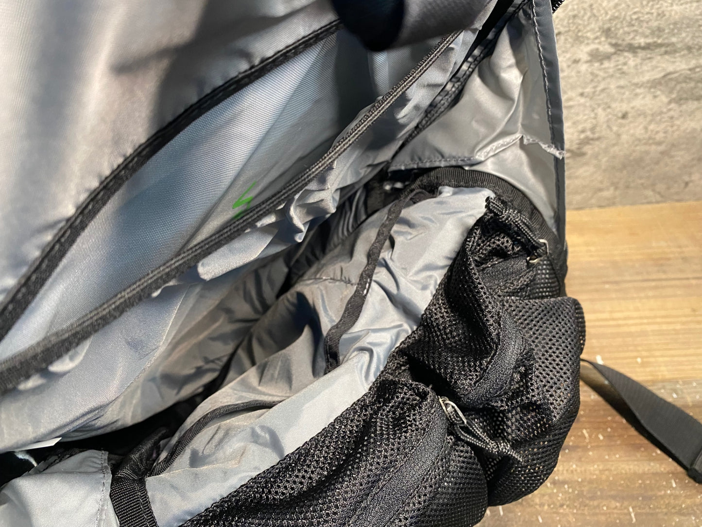 IN220 ポック POC VPD 2.0 Spine Pack 16L プロテクター 黒