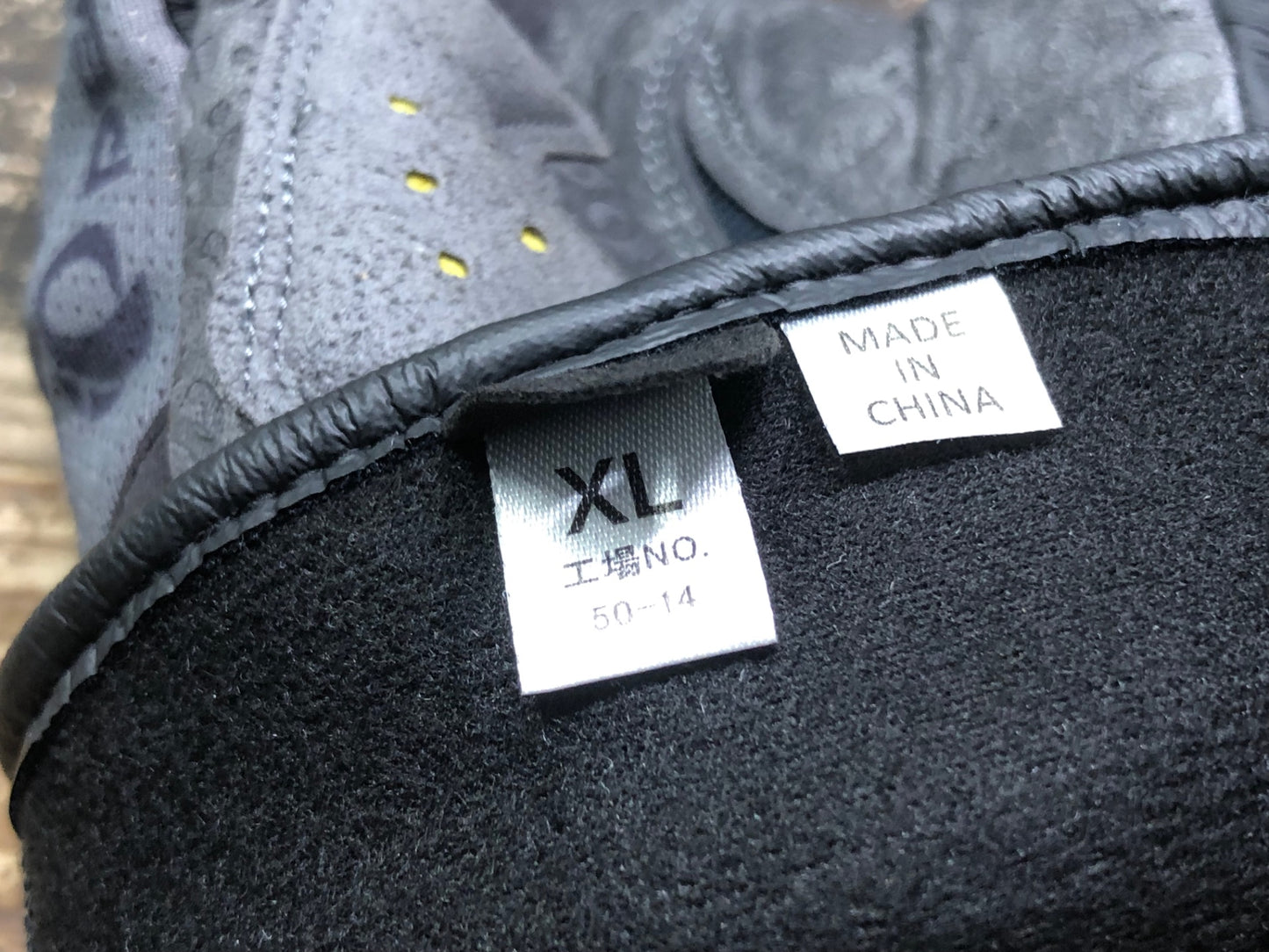 IY997 パールイズミ PEARL iZUMi 長指グローブ 裏起毛 WIND BREAK TITANIUM 黒 XL