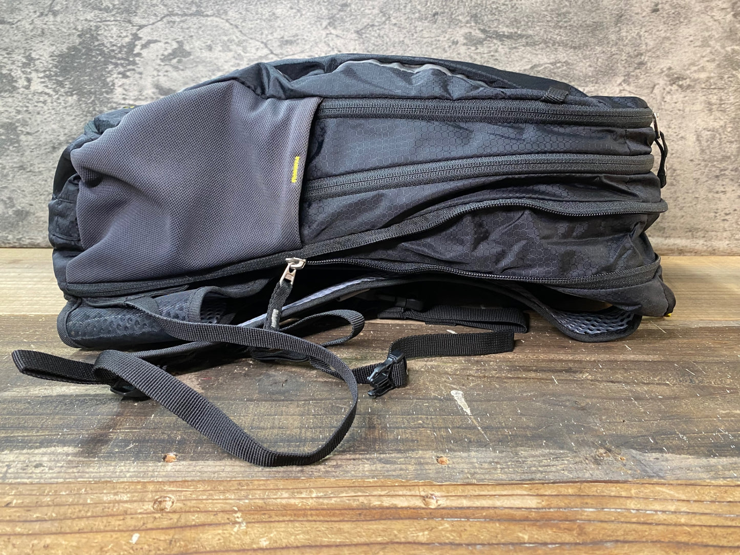 IQ988 ドイター deuter レース Race EXP AIR 14+3 リュック バックパック 黒