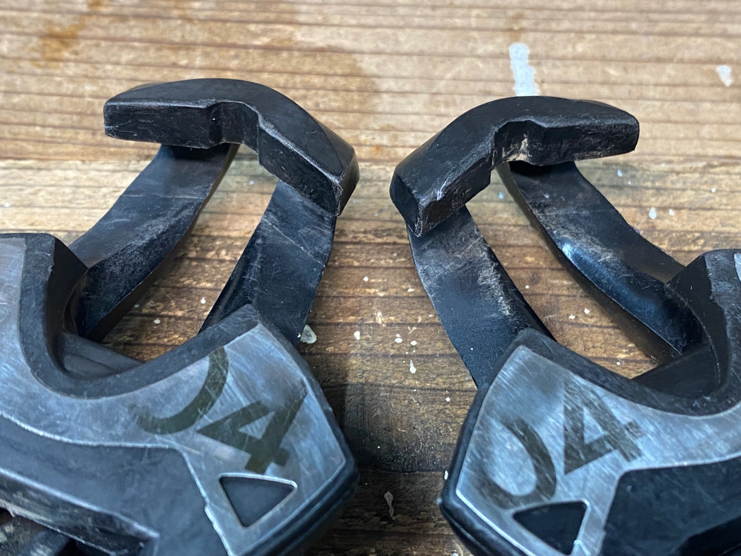 IS490 タイム TIME Xpresso4 ビンディングペダル ※左ペダル板ばね割れのためジャンク