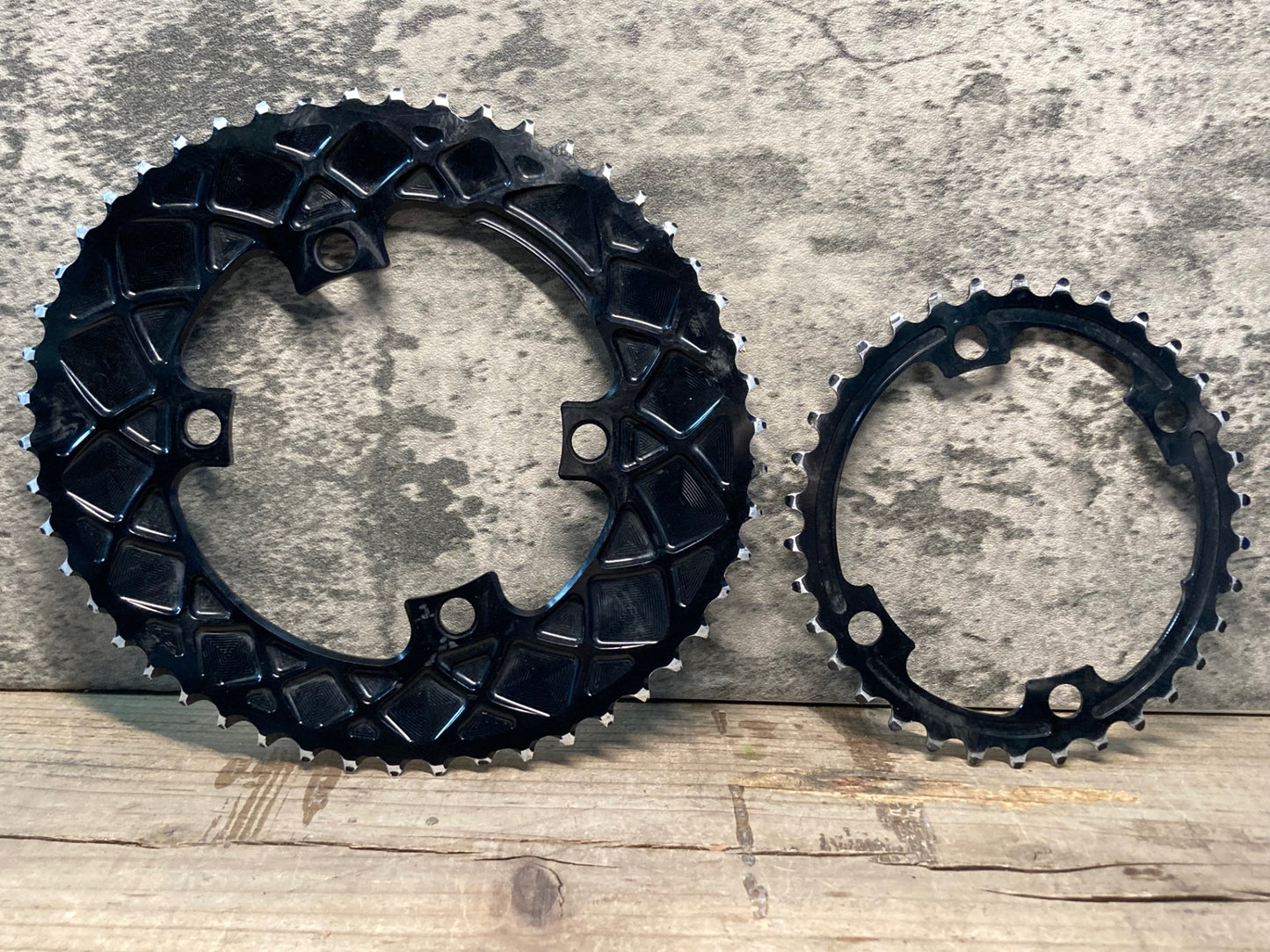 IS794 アブソリュートブラック absoluteBALCK 楕円チェーンリング 50/34T PCD110 4アーム チェーンリングボルト付き