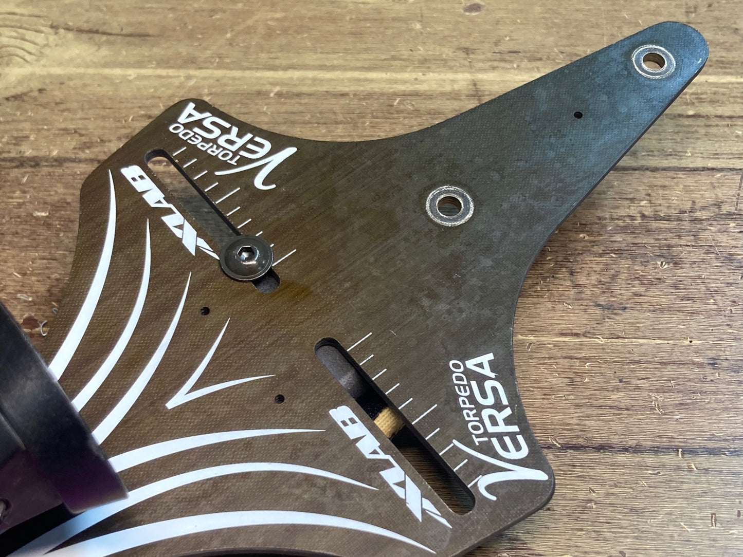 IU869 XLAB TORPEDO VERSA フローフロントハイドレーションプレート マウント