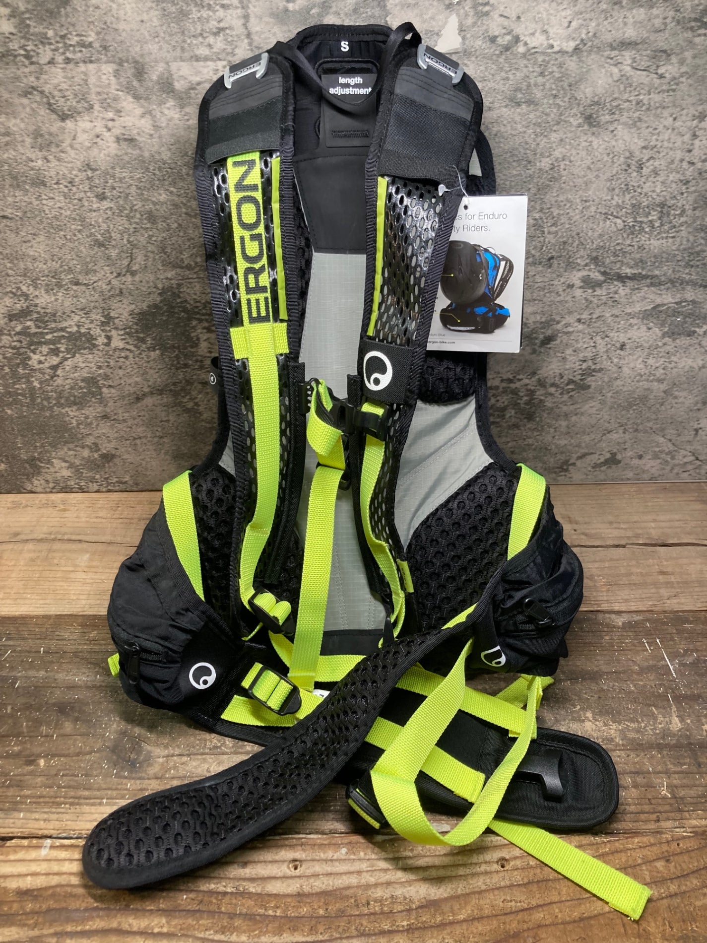 IT594 エルゴン ERGON BE2 リュックサック バックパック 黒