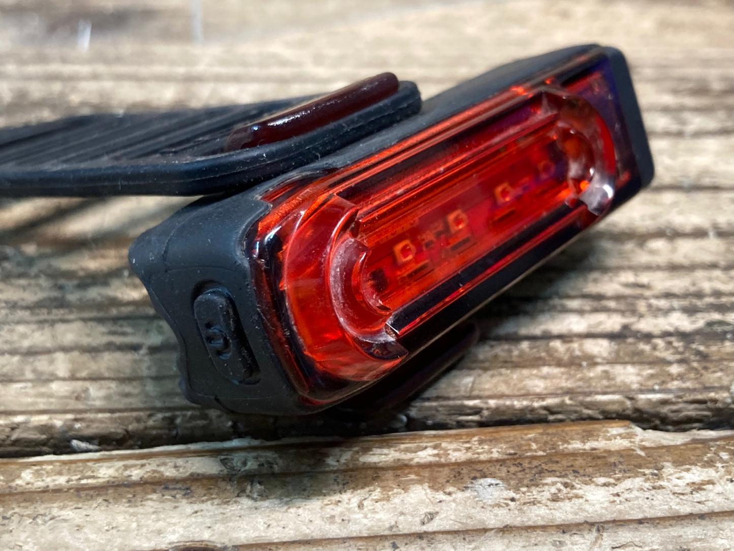 IA955 レザイン LEZYNE ストリップ STRIP DRIVE 300 PRO リアライト 動作確認済み