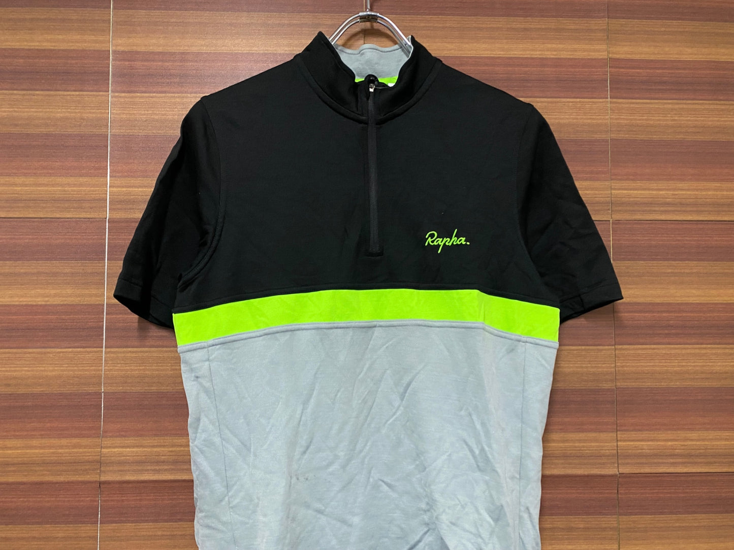 IN613 ラファ Rapha CLUB JERSEY 半袖 サイクルジャージ グレー 黒 黄緑 L ※ほつれ