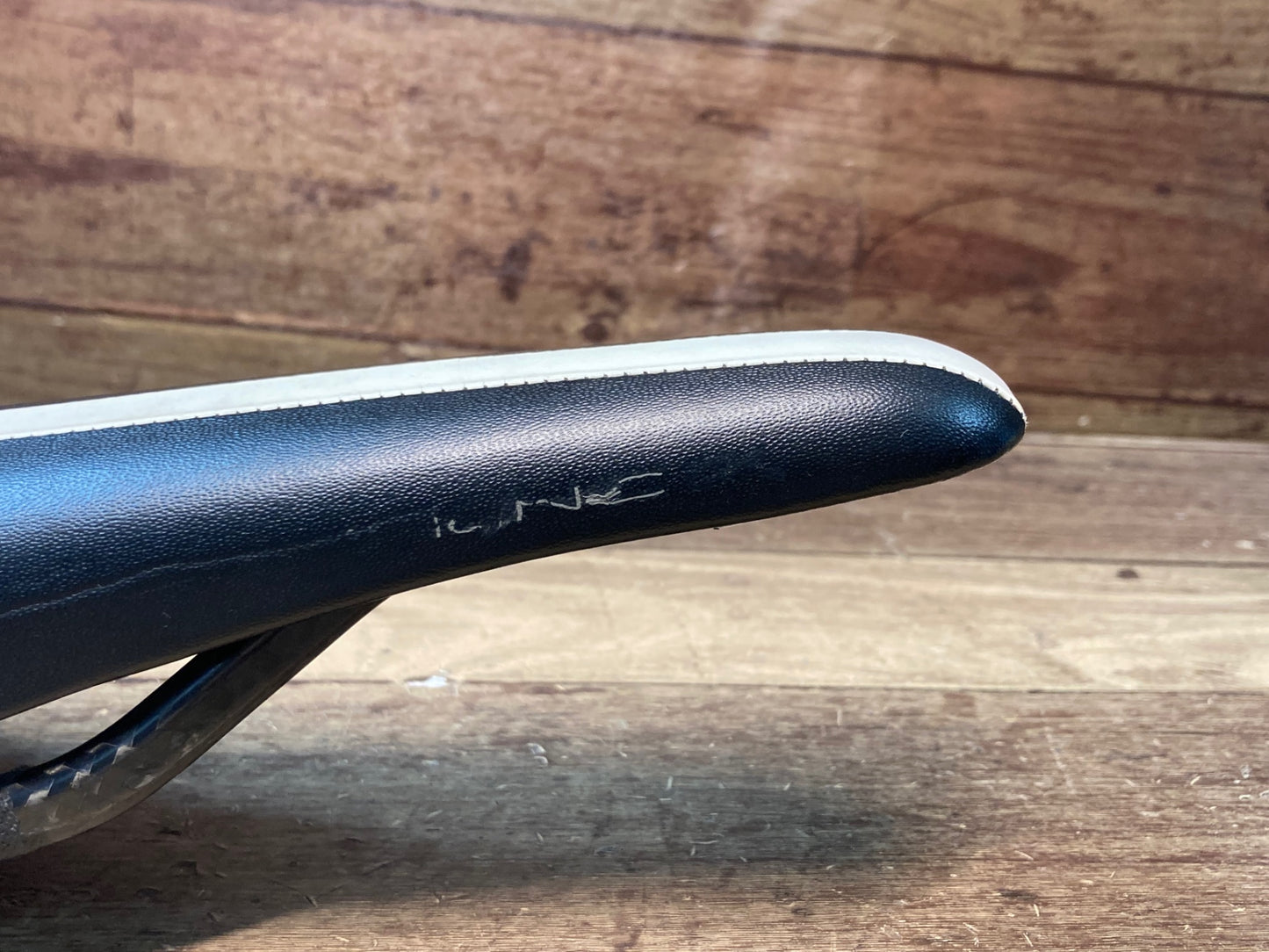 II341 フィジーク Fizik アリオネ Arione CX サドル カーボンレール テールライト付き