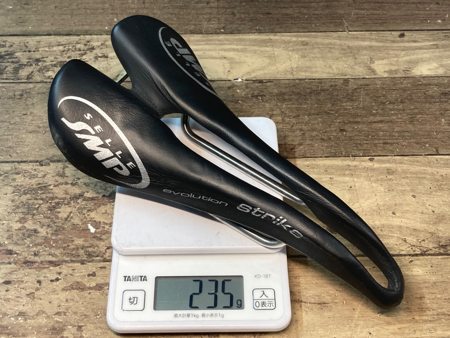 IJ796 selle SMP STRIKE ストライク サドル inoxレール