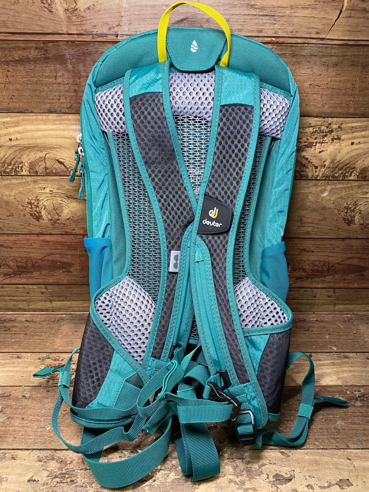 IL436 ドイター Deuter Race Air10 バックパック グリーン