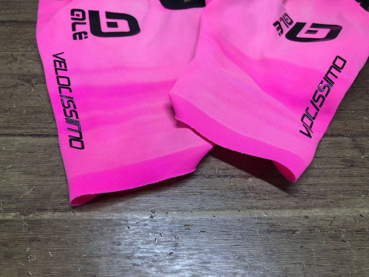 JB351 アレ ALE VELOCISSIMO 指切り グローブ ピンク 黒 M