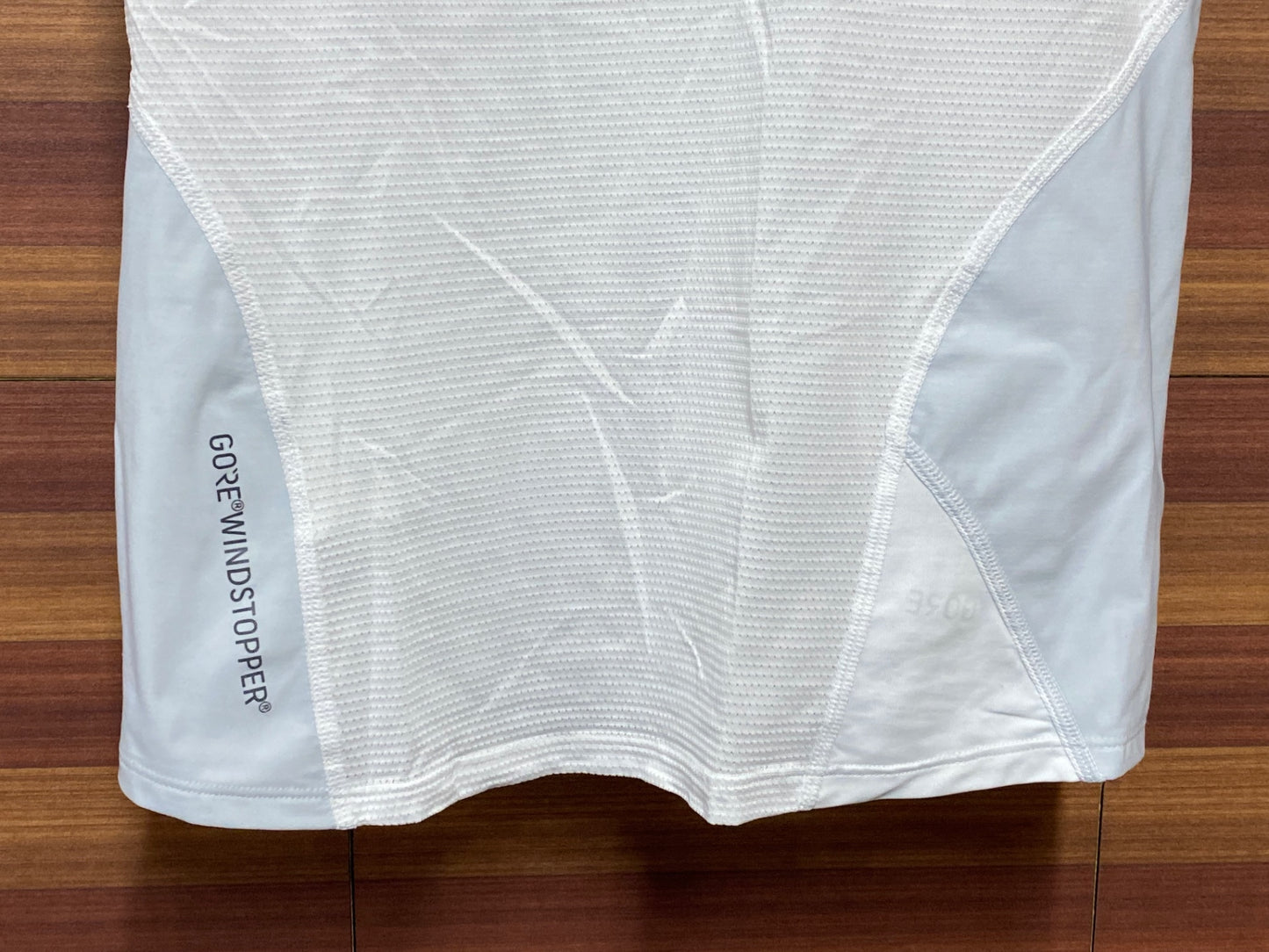 IV090 ゴア GORE ミドルレイヤー 白 EU M 防風 GORE WINDSTOPPER