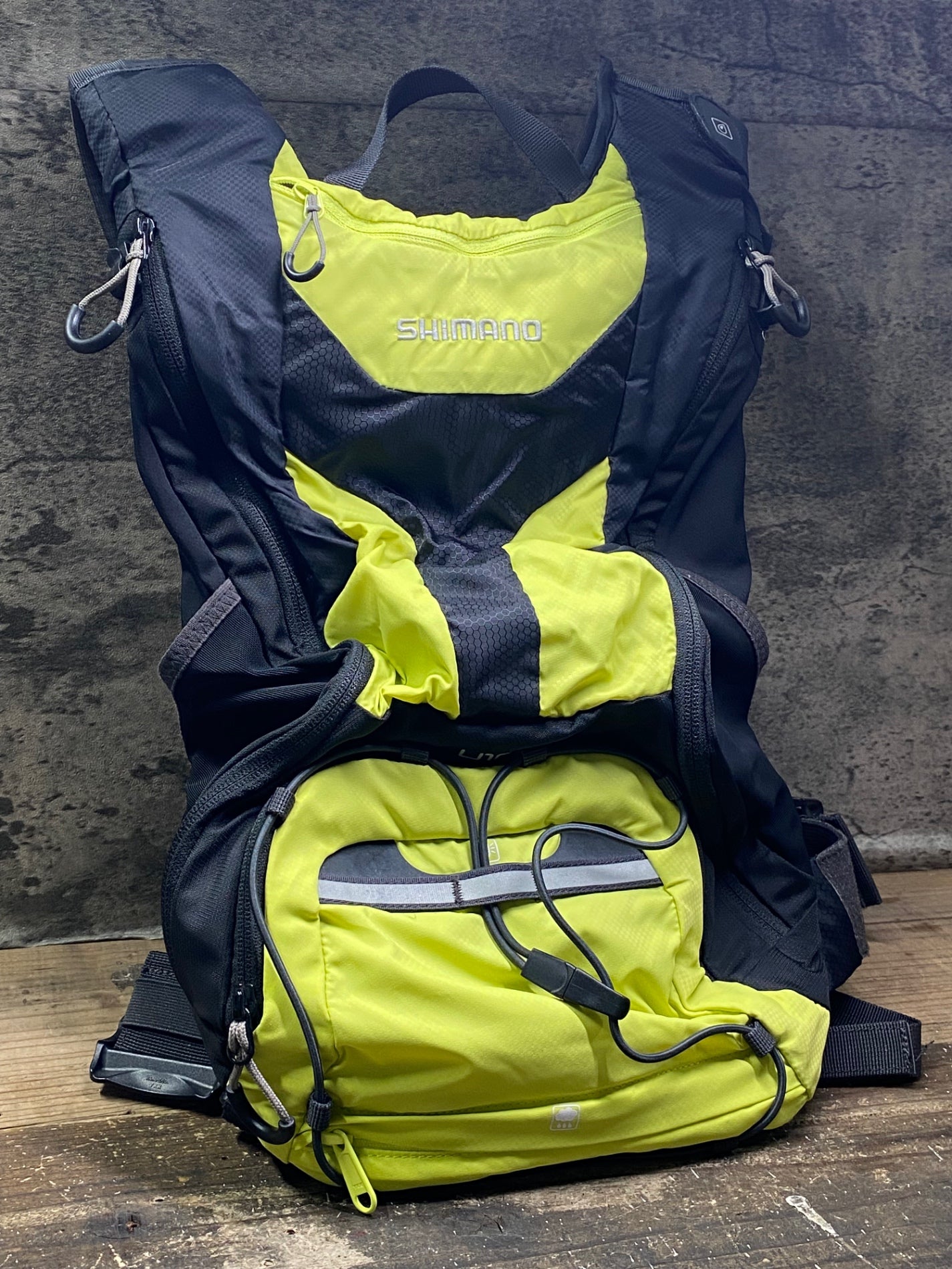 IT942 シマノ SHIMANO U-10 バックパック 黒 黄色