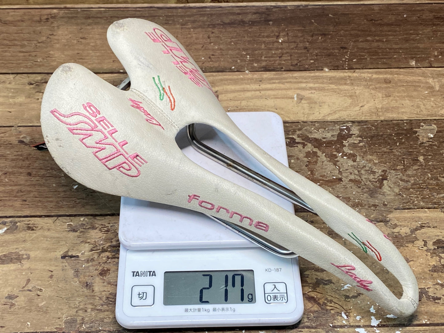 IM928 SELLE SMP FORMA LADY サドル 白 135mm