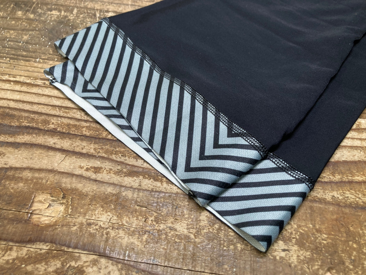 IU302 ピセイ PISSEI 裏起毛 レッグカバー 黒 M