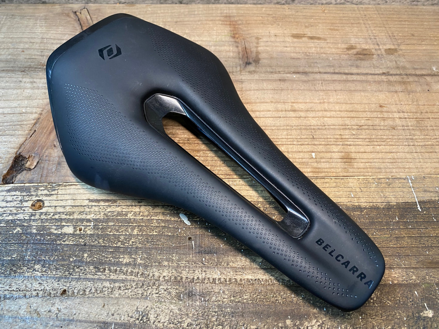 IY910 シンクロス Syncros Belcarra V 1.5 サドル 黒 140mm クロモリレール