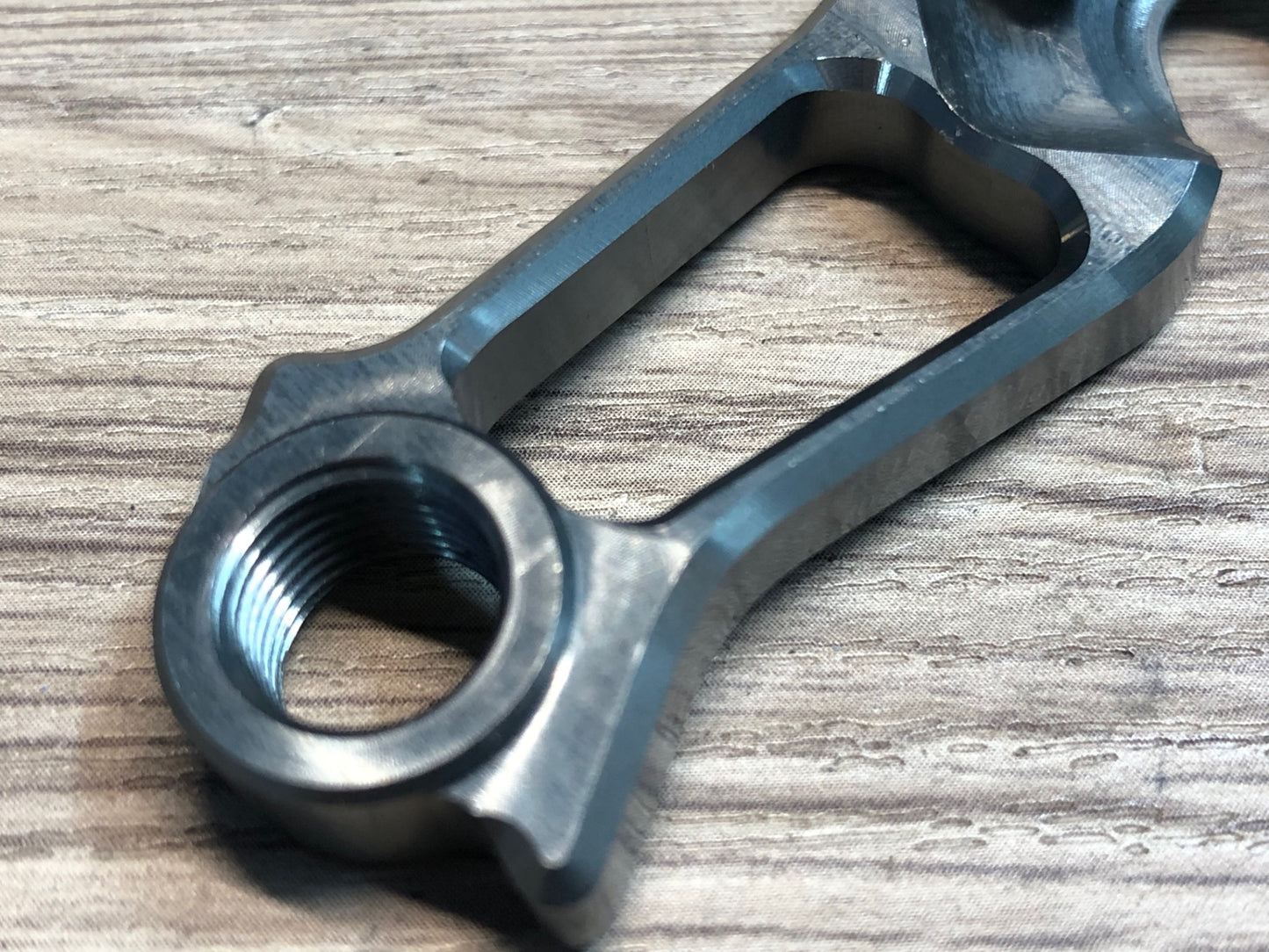 IB889 シゲイ SIGEYI TRK-QR1 ダイレクトマウントハンガー TREK Madone9対応