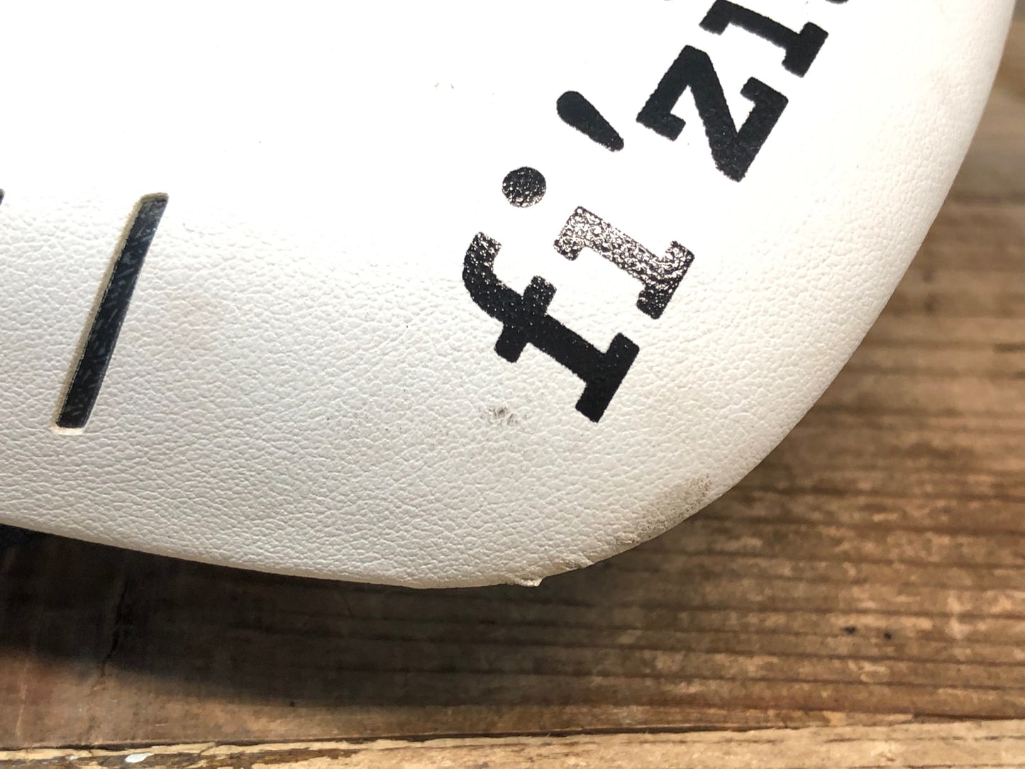 IZ628 フィジーク fizik アンタレス ANTARES R3 サドル BRAIDEDカーボンレール 白赤 実測140mm