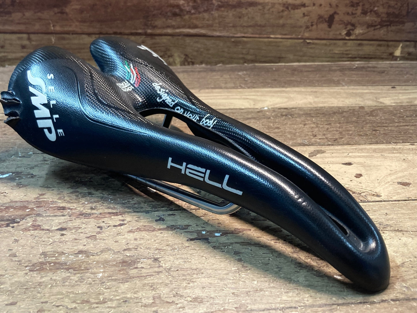 IL229 SELLE SMP HELL サドル サイド 傷大