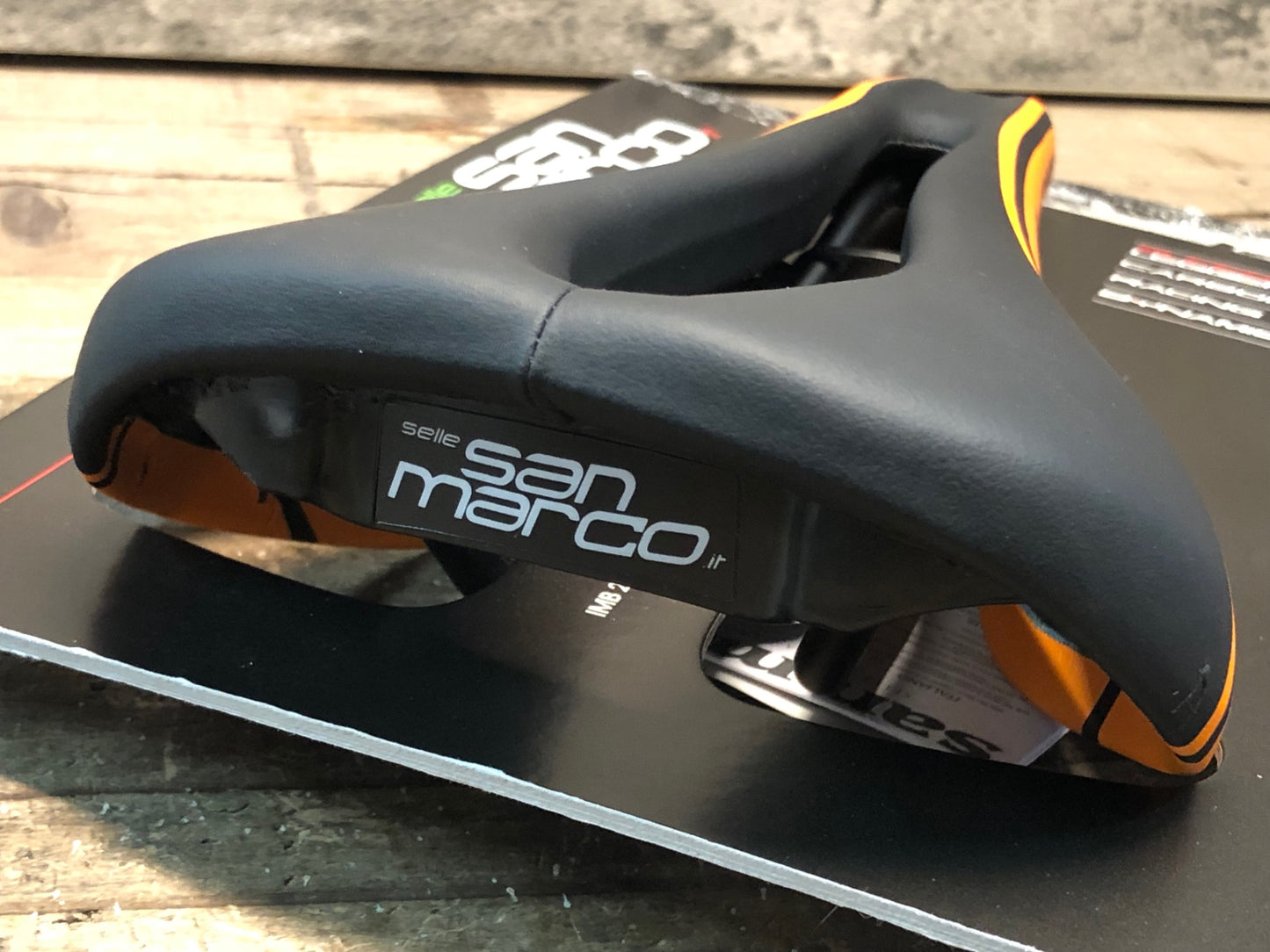 IQ404 セラサンマルコ SELLE SAN MARCO CONCOR OPENFIT DYNAMIC WIDE サドル オレンジ スチールレール