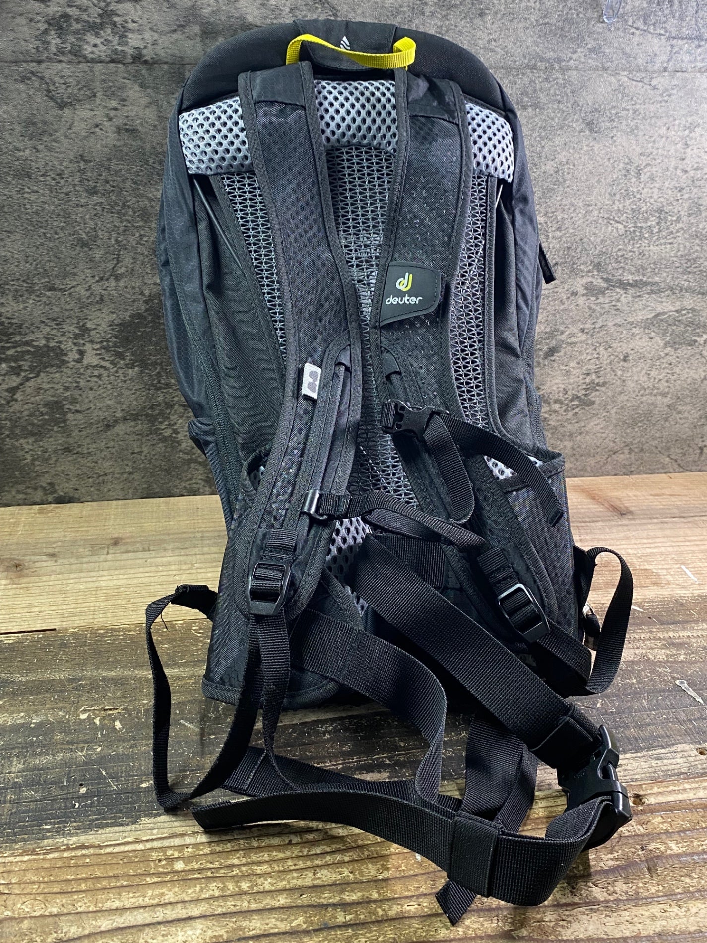 IT336 ドイター deuter Race EXP AIR 14+3 リュック バックパック 黒