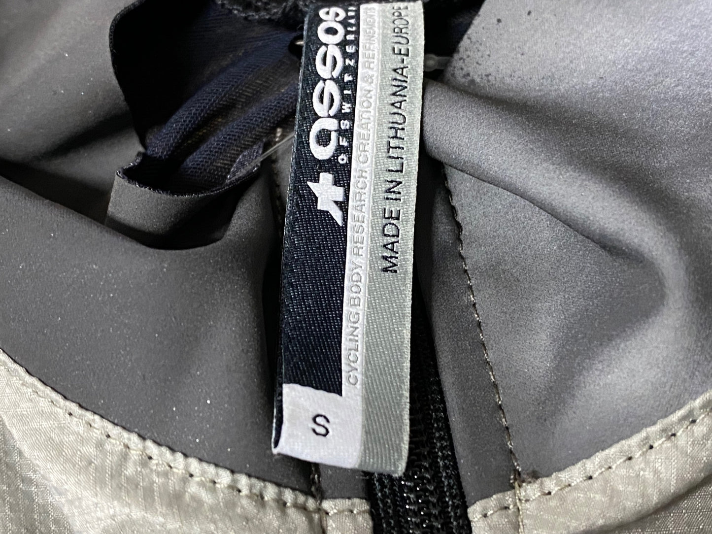 JB900 アソス ASSOS AMG FF1 EMEAGENCY WINDVEST EVO7 ジレ サイクルベスト シルバー リフレクト S ※スレ