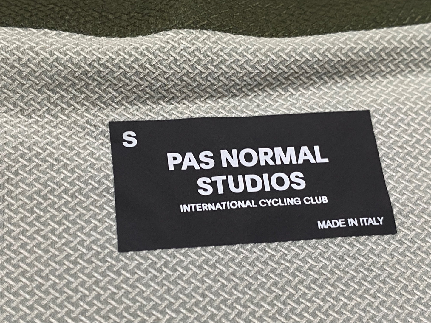 JC432 パスノーマルスタジオ Pas Normal Studios | Solitude Mid Summer Jersey 半袖 サイクルジャージ オリーブ S