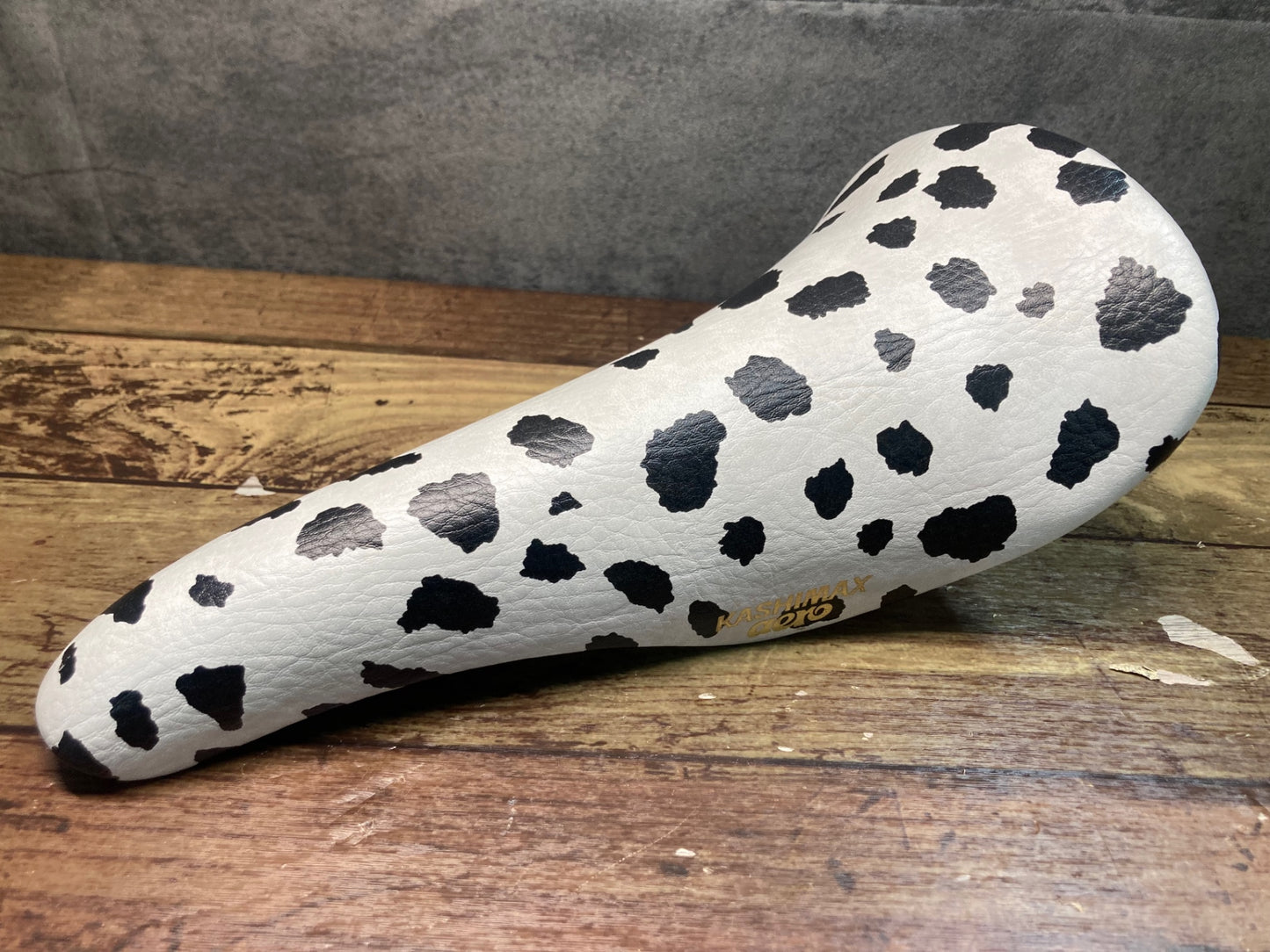 IS207 カシマックス KASHIMAX aero サドル ピンク 白黒