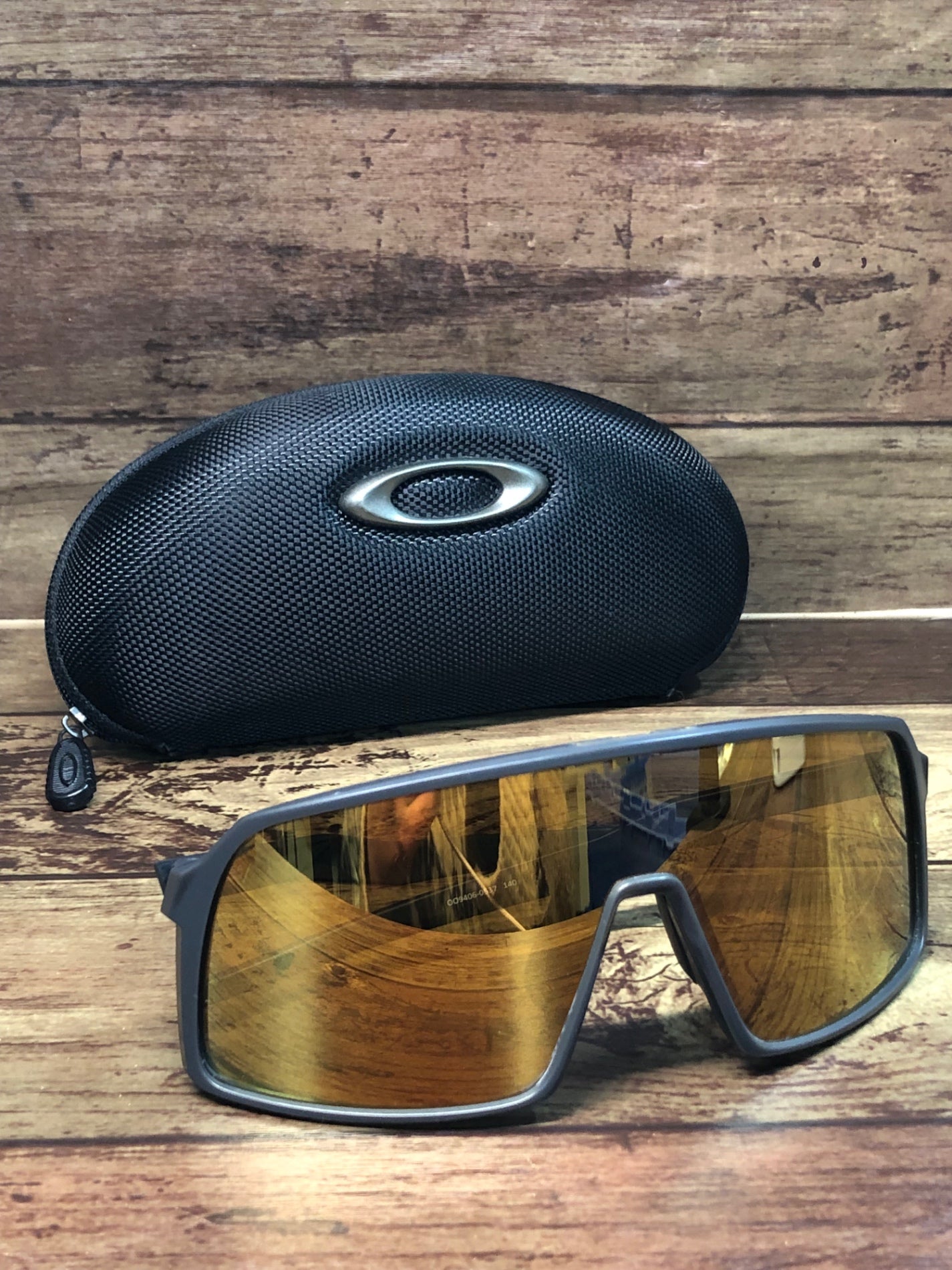 IL735 オークリー OAKLEY SUTRO PRIZMレンズ アイウェア サングラス 黒 ゴールド