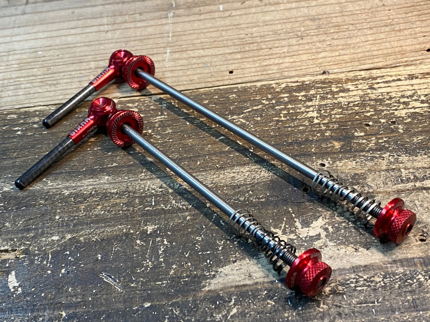 IZ031 ディズナ DIXNA チタンクイックリリース 赤 前後セット