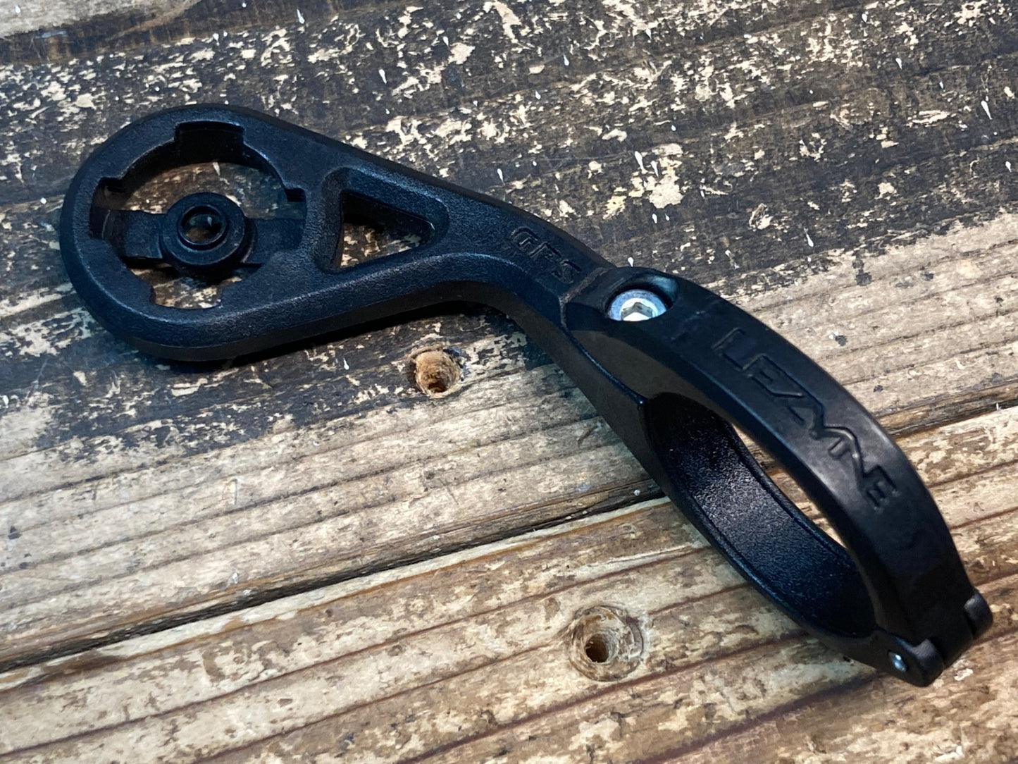 IJ372 レザイン LEZYNE メガ MEGA XL GPS サイクルコンピューター 本体のみ、マウント