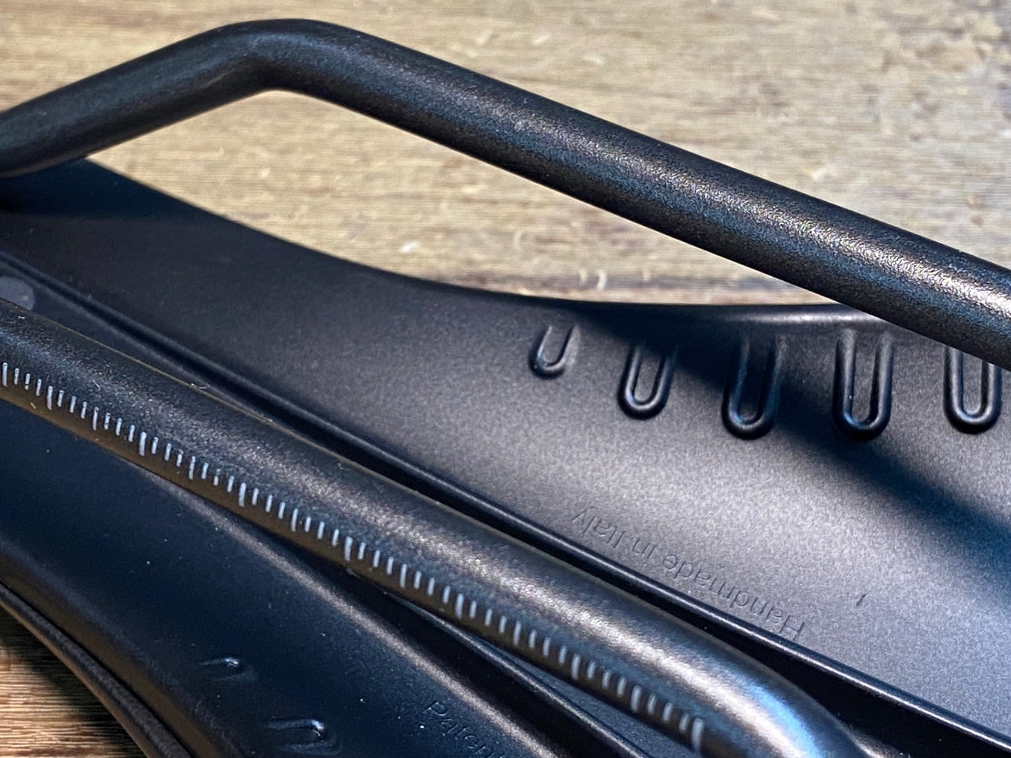 IX904 フィジーク fizik アンタレス Antares R3 VERSE evo サドル 黒 140mm kium