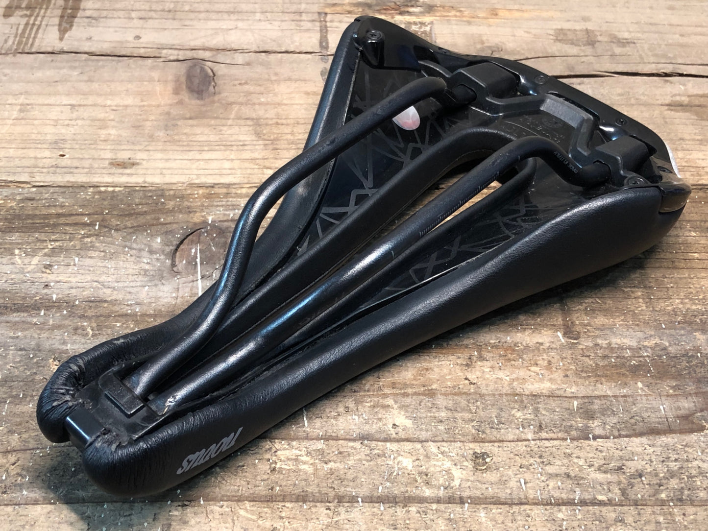 IQ415 セライタリア selle ITALIA NOVUS BOOST GRAVEL サドル Ti316レール 黒
