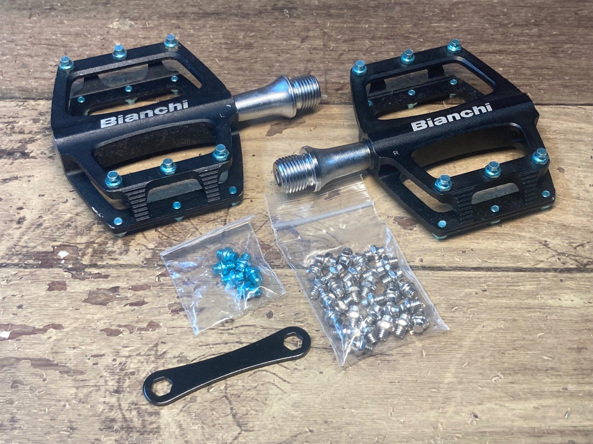 Bianchi pedal CNC フラットペダル A（P0109000） 貴重なおススメペダル Bianchi CNC軽量フラットペダルA