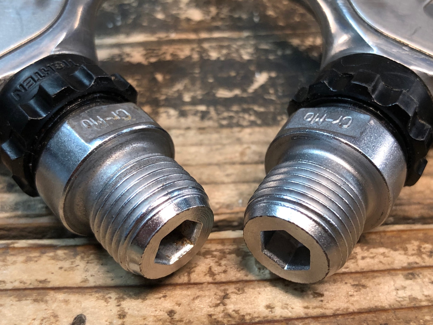 IZ329 シマノ SHIMANO 105 PD-5700 ビンディングペダル SPD-SL