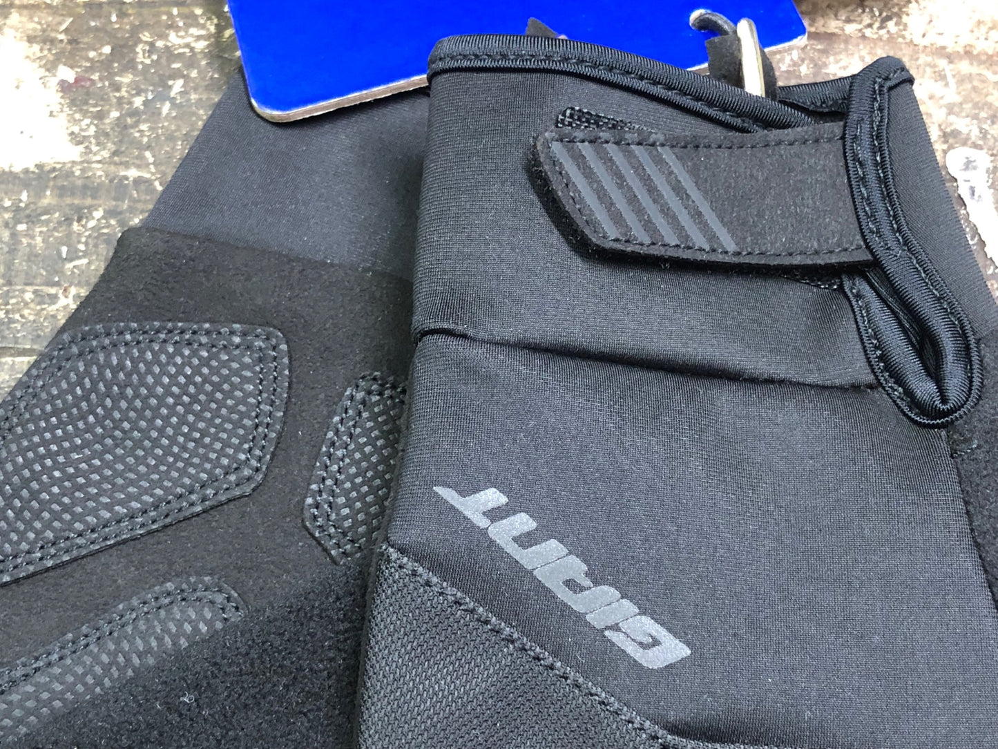 IV966 ジャイアント GIANT CHILL グローブ 黒 M 裏起毛