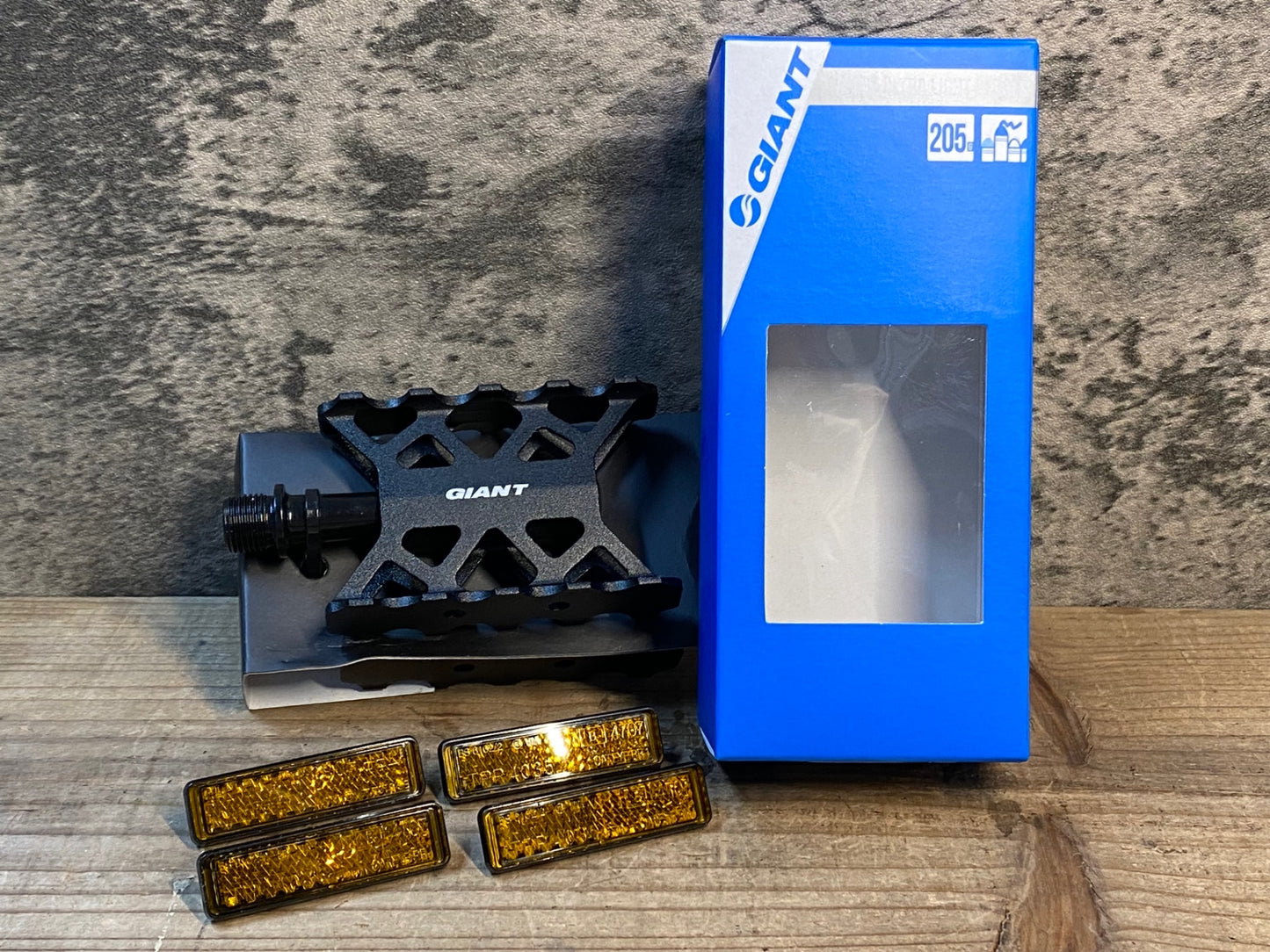 IV841 ジャイアント GIANT ULTRA LIGHT PEDAL フラットペダル 黒