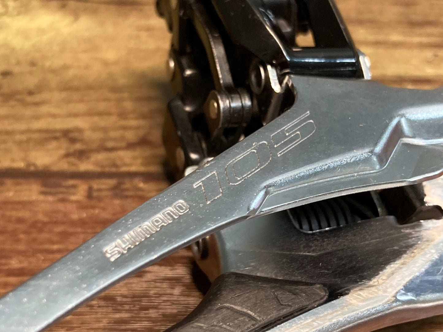 IX586 シマノ SHIMANO 105 FD-5801 フロントディレイラー 直付 ※取付座金欠品